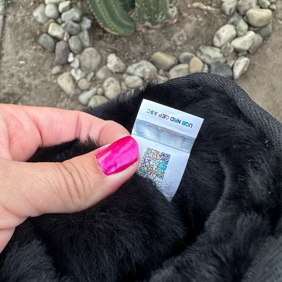 UGG SUNBURST SHORT BLACK SHEARLING BOOTS US #6 - Picture 4 of 6